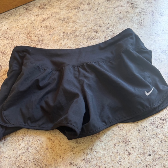 NIKE WOMEN'S SIZE MEDIUM DR-FIT BLACK SHORTS EXCELLENT CONDITION - Picture 1 of 7